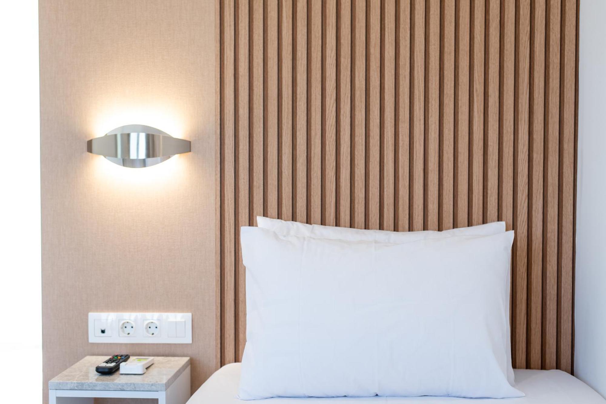 Airscape Hotel Free Shuttle From Athen'S Airport أرتيميدا الغرفة الصورة