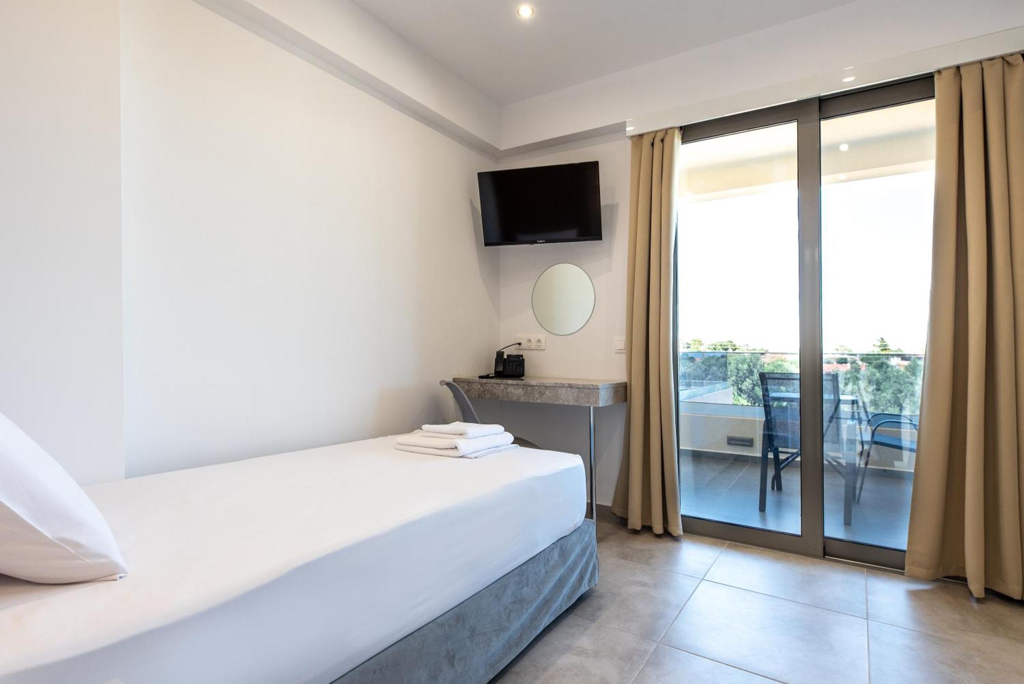 Airscape Hotel Free Shuttle From Athen'S Airport أرتيميدا الغرفة الصورة